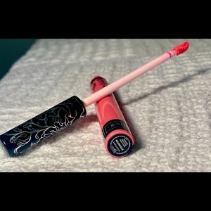 NWOT never used Kat Von D Everlasting Liquid Lipstick in shade Melancholia